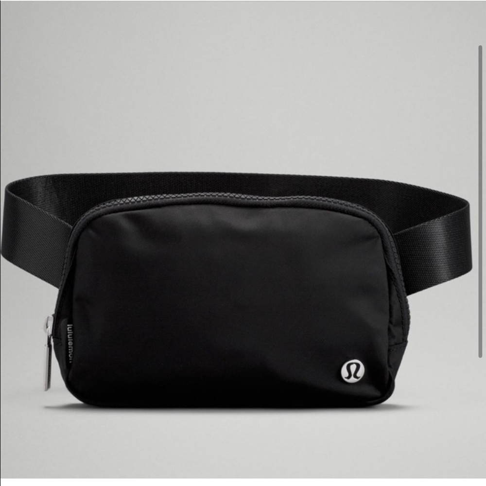 NWT Lululemon Everywhere Belt Bag - Black
